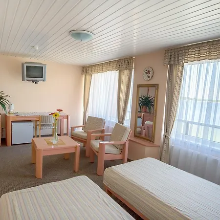 Hotell Mezaparks 3*